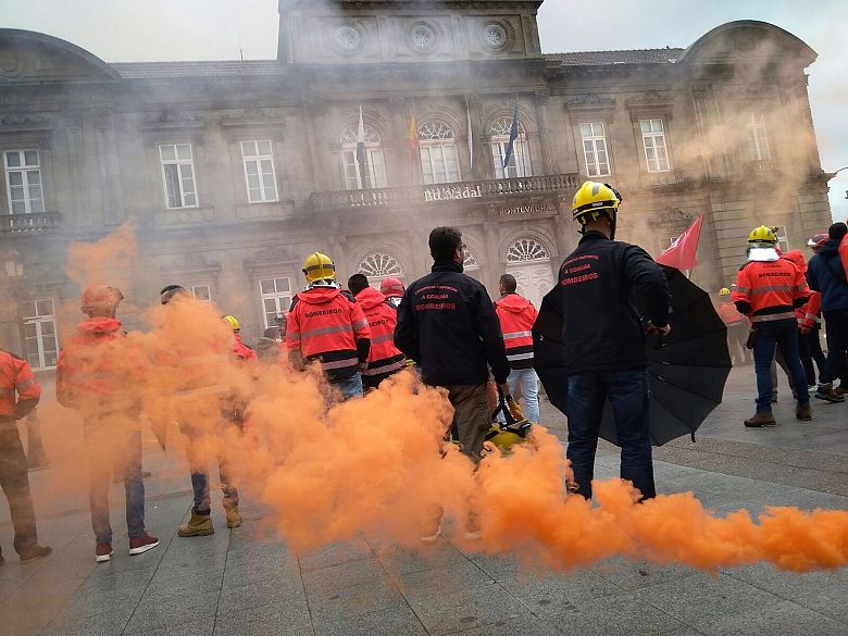 2017-12-29 ProtestaBombeirosComarcaisPontevedra09.jpeg